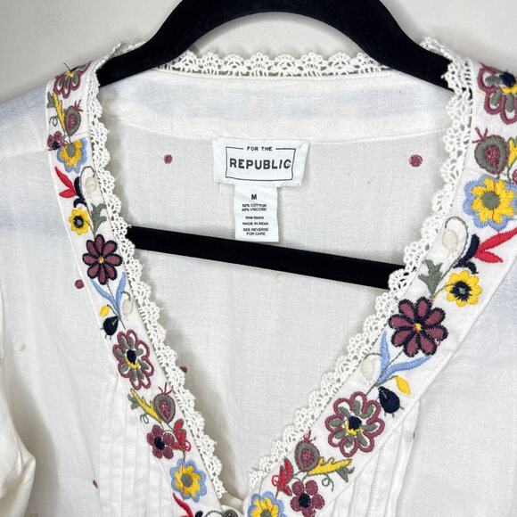 For the Republic Medium Boho Embroidered V-Neck Button-Front Pintuck Top Blouse - Picture 4 of 8